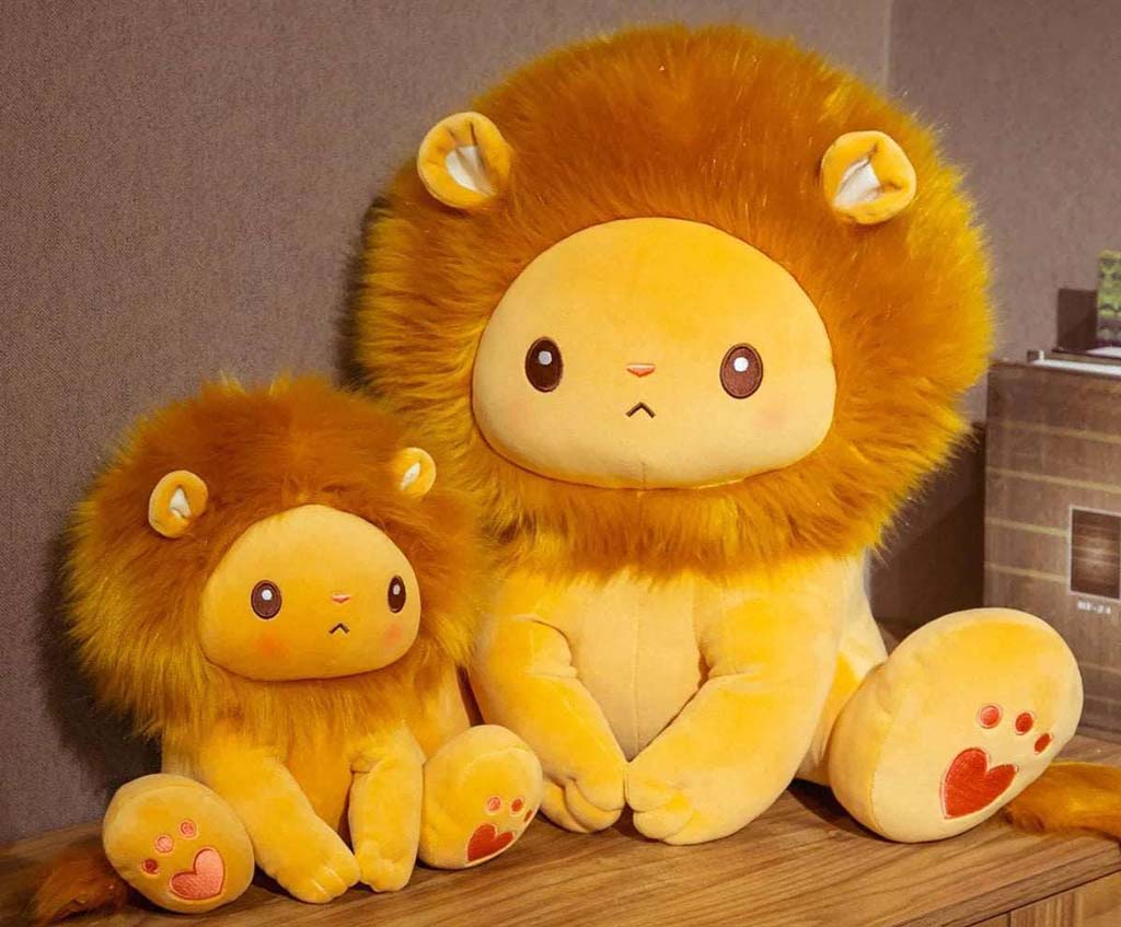 Two kawaii lion plush toys with fluffy manes sitting on a table
