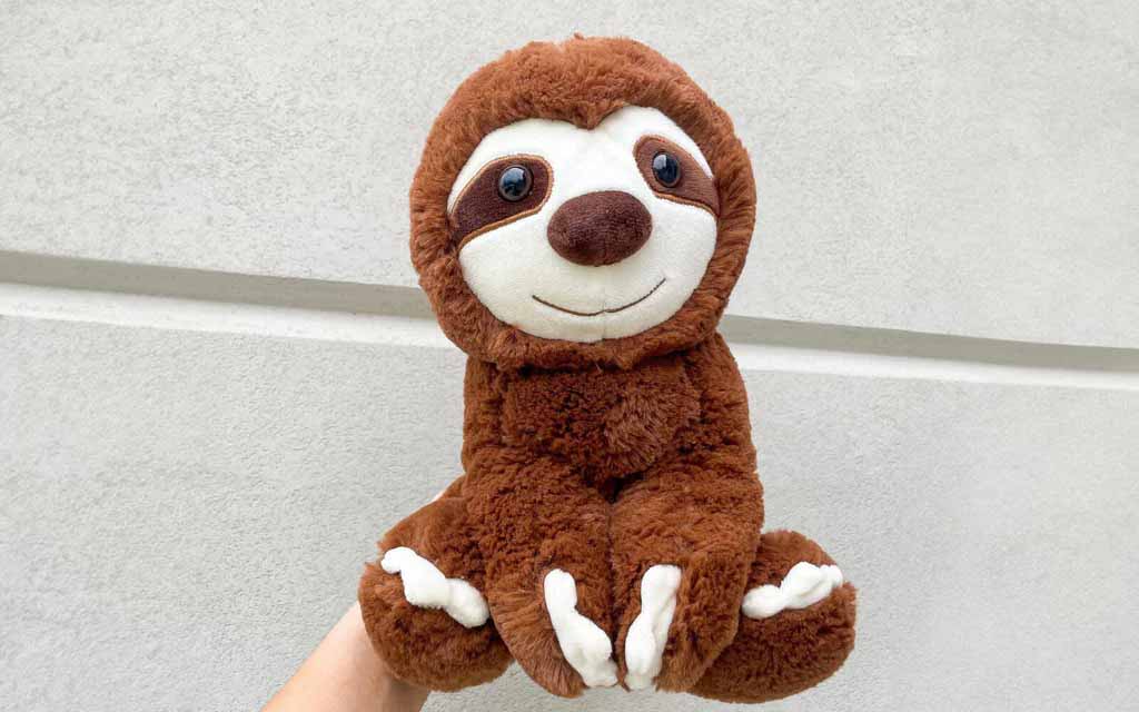 Soft brown sloth plush toy with embroidered facial details, rounded child-friendly proportions, and ultra-plush fabric texture, designed for comfort, emotional support, and safe handling, suitable for children’s plush collections, gift retailers, and OEM or custom plush toy manufacturing programs.