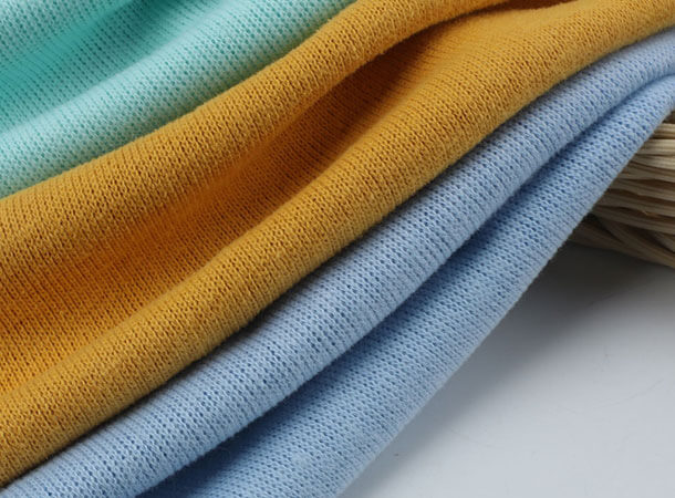 Knitted plush fabric