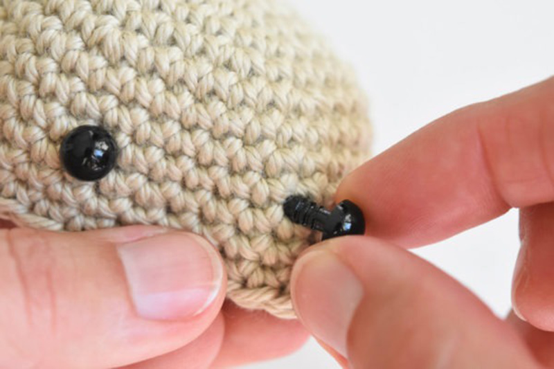 Attaching plastic safety eye to crocheted plush toy head