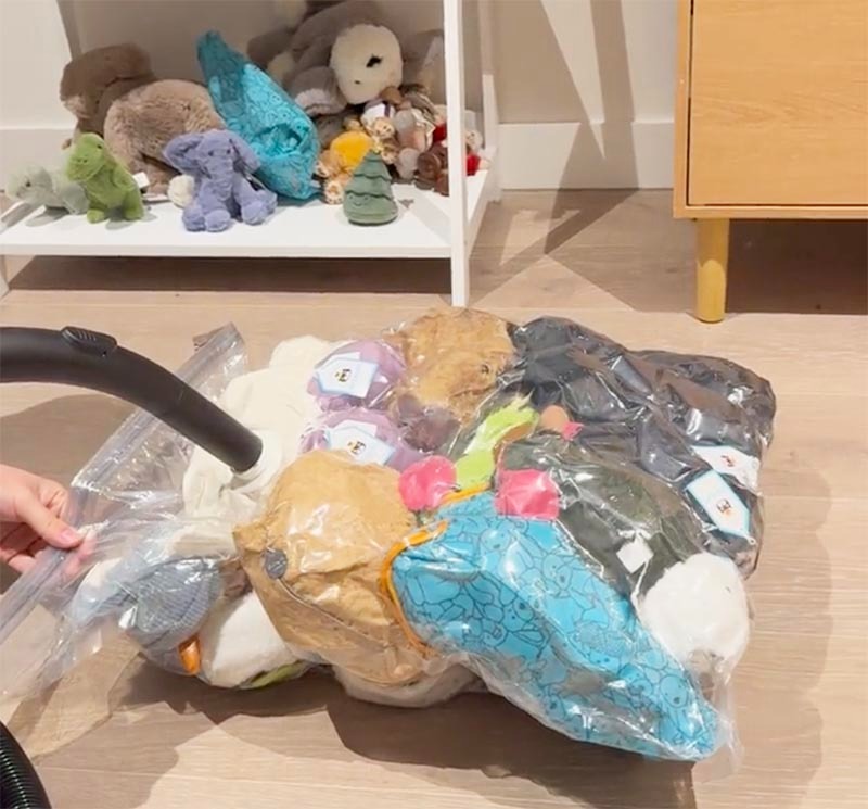 Plush toys being compressed in vacuum packaging to optimize storage and shipping efficiency.