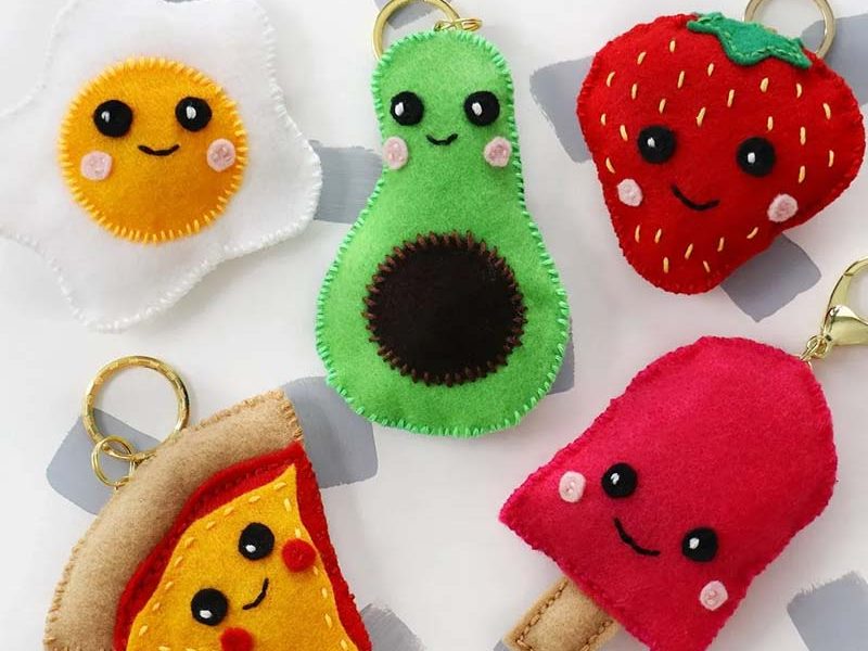 Cute felt food plush keychains shaped like egg, avocado, strawberry, pizza, and popsicle.